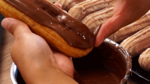 eclairschoco_etape21 essuyer les rebord pour faire l'arrondi