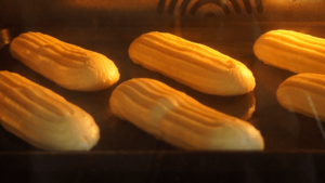 eclairschoco_etape8 enfourner les éclairs au chocolat