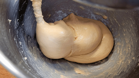 brioche_etape4 la pâte à brioche se décolle de la cuve pendant le pétrissage