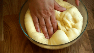 brioche_etape8 dégazer la pâte à brioche