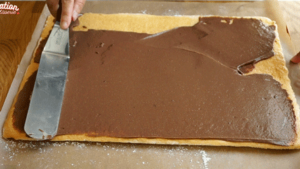 étaler le crémeux chocolat sur le biscuit