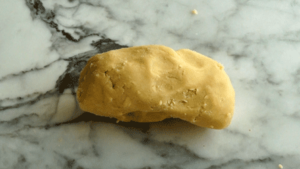 malaxer jusqu'à obtenir une pâte