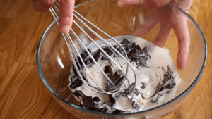 beignet_choco_etape4 mélange de chocolat et crème liquide chaude