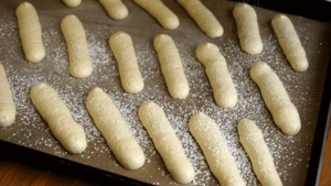 cuillere_etape7 saupoudrer les biscuit cuillère de sucre glace