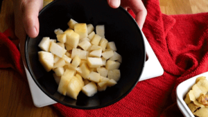charlotte_aux_poires_etape3 cubes de poires