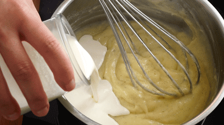 Flan_patissier_etape12 décuire la crème pâtissière avec la crème liquide