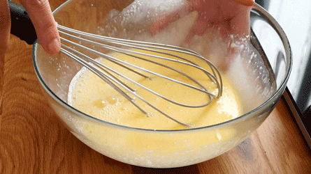Flan_patissier_etape9 blanchir les œufs avec le sucre et la fécule de mais