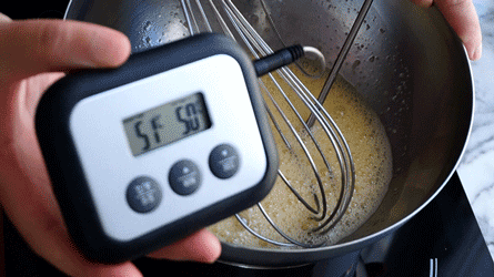 fraisier_etape1 fouetter les oeufs et le sucre au bain-marie jusqu'à 50°C