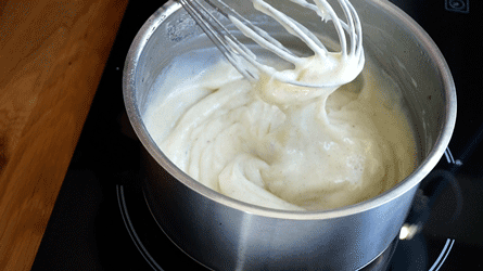 fraisier_etape10 cuire la crème pâtissière jusqu'à épaississement