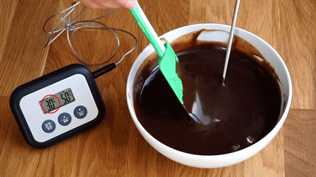 glacage_royal_choco_3 ajoutez la gélatine, mélangez et utilisez à 30°C