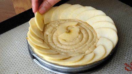 tarte_pommes_montage4 disposer les tranches de pommes sur le tour de la tarte