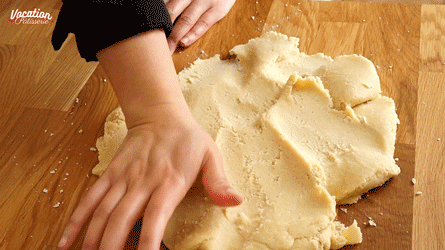 tarte_pommes_patesablee3 frasez la pâte sablée pour unifier la texture