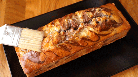 imbiber généreusement le cake marbré de sirop