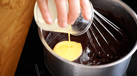 ajouter les oeufs en fin de cuisson hors feu