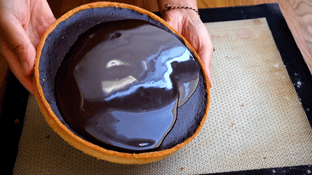 répartir le glaçage sur l'ensemble de la surface