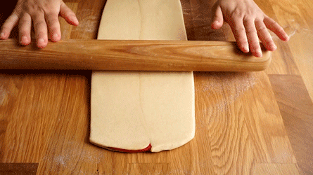 abaissez la pâte pour former un rectangle