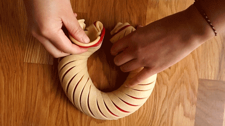 insérez une extrémité dans l'autre pour la jointure du cercle