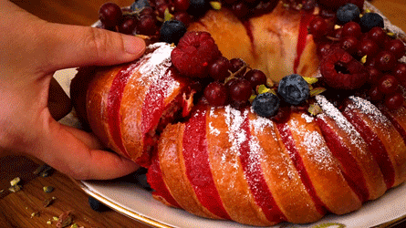 coupe de la brioche marbrée fruits rouges