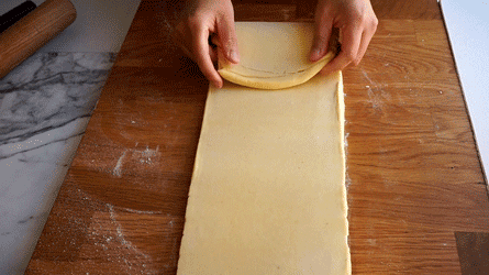 plier le bord inférieur vers le centre