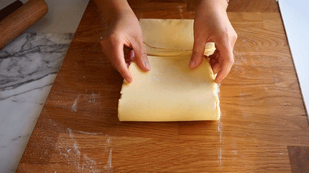 replier le bord supérieur vers le centre