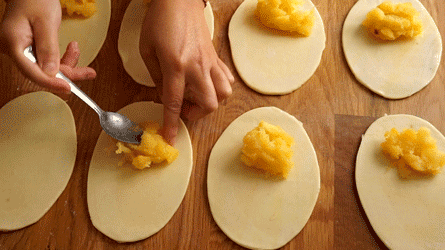 déposer de la compote au milieu