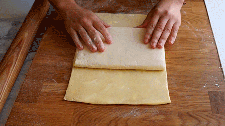 insérer la détrempe dans le beurre