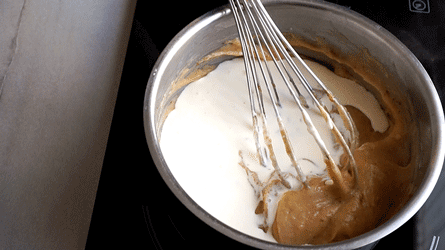 Flan_praliné_etape14 ajouter la crème liquide