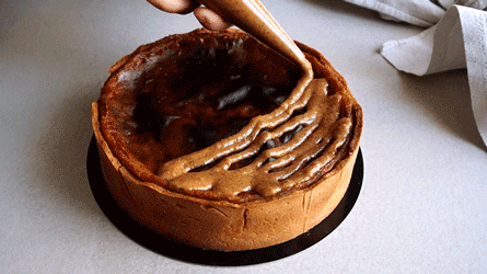 Flan_praliné_etape19 décorer le flan praliné avec du praliné dessus
