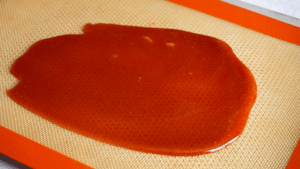 praliné_etape2 verser le caramel obtenu sur un silpat