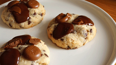 cookies_vocationpatisserie_etape9 pistole de chocolat fondu sur les cookies encore chaud