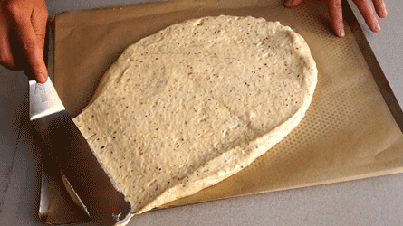 étaler le biscuit sur la plaque